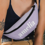Chic Monogram Lavender Purple Heuptasje<br><div class="desc">Chique fanny pack met jouw naam of monogram initialen in een trendy groot wit lettertype op een pastel lavendel paarse achtergrond. U kunt de grootte van het lettertype in het ontwerpgereedschap aanpassen voor kortere of langere namen.</div>