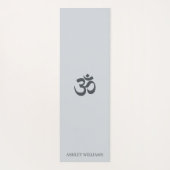 Chic Monogram om Symbol Pastel Blue Yoga Mat (Achterkant)
