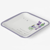  Chic Monogram Violet Floral Bunch Wedding Papieren Bordje (Gebogen)