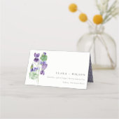 Chic Monogram Violet Floral Bunch Wedding Plaatskaartje (Voorkant)