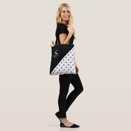 Chic Monogram Zwart Wit Polka Dot Geometrisch Tote Bag (Op model)