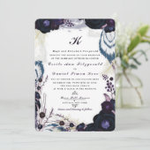 Chic Monogrammed Paarse Floral Winter Wedding Kaart (Staand voorkant)