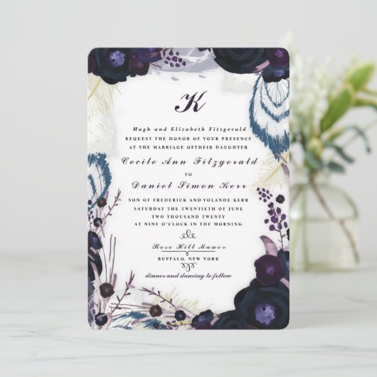 Chic Monogrammed Paarse Floral Winter Wedding Kaart (Staand voorkant)