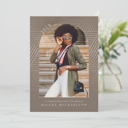 Chic Muted Geometric Print Photo Afstuderen Kaart (Staand voorkant)