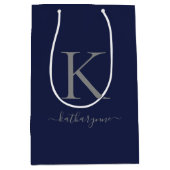 Chic Navy Blauw Zilver Monogram Naam Medium Cadeauzakje (Voorkant)