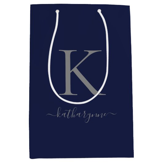 Chic Navy Blauw Zilver Monogram Naam Medium Cadeauzakje (Voorkant)