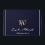 Chic Navy Blue Monogram Names Pas getrouwd Wedding Deurmat<br><div class="desc">Chic Navy Blue Monogram noemt Passen getrouwd die doormat trekken. Gepersonaliseerde marineblauwmonogrammed doormat met elegant klassiek schrift voor de familienaam initiaal, de namen van de bruid en de bruid en de datum op een solide blauw marineschool achtergrond. Ideaal geschenk voor nieuwe widen, of mooi voor je eigen huis. Klik personaliseren...</div>