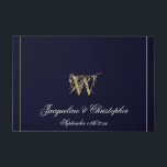 Chic Navy Blue Monogram Names Pas getrouwd Wedding Deurmat<br><div class="desc">Chic Navy Blue Monogram noemt Passen getrouwd die doormat trekken. Gepersonaliseerde marineblauwmonogrammed doormat met elegant klassiek schrift voor de familienaam initiaal, de namen van de bruid en de bruid en de datum op een solide blauw marineschool achtergrond. Ideaal geschenk voor nieuwe widen, of mooi voor je eigen huis. Klik personaliseren...</div>