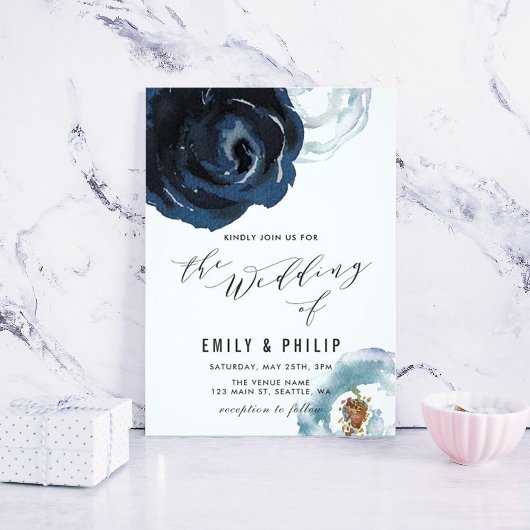 Chic Navy Blue Peony Floral Wedding Invitation Kaart