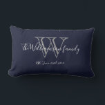 Chic Navy Blue White Monogram Family Keepslag Kussen<br><div class="desc">Chic Navy Blue White Monogram Familie Keepasj Lumbar Pillow. Gepersonaliseerd monogram initiaal met de achternaam en trouwdatum van uw familie in scriptletters op een blauw marinekleur. Maakt een uniek schattig geschenk voor nieuwigheden. Veel plezier voor hun nieuwe leven samen of voor je familiekamer. Klik personaliseren deze sjabloon om het snel...</div>