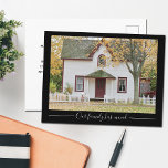 Chic New Home Adres Custom House Foto zwart Briefkaart<br><div class="desc">Pas uw verandering van adres briefkaarten met een douanefoto van uw nieuw huis aan. Onze familie is verhuisd naar een nieuw huis. Eenvoudige,  minimalistische bewegende aankondiging in het zwart met witte typografie om naar uw vrienden en familie te sturen.</div>