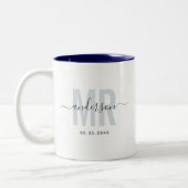 Chic New MR Custom Name Wedding Date Blue Tweekleurige Koffiemok (Links)