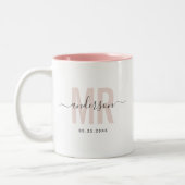 Chic New MR Custom Name Wedding Date Blush Tweekleurige Koffiemok (Links)
