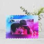 Chic Ombre Paars en Blue Photo Monogram Weddenscha Kaart (Staand voorkant)