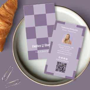 Chic Paars Bakkerij Logo Geruit QR Foto Verticaal Visitekaartje