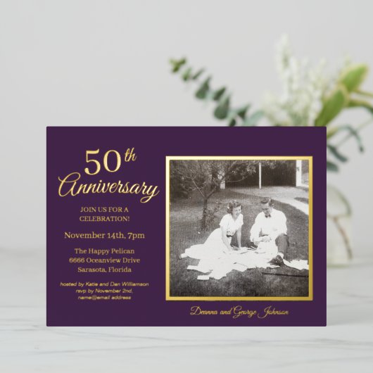Chic Paars Photo 50e Jubileum Gold Folie Uitnodiging (Staand Voorkant)