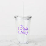 Chic Paars Script 60th Sassy 60th Birthday Acryl Drinkbeker<br><div class="desc">Een flinke 60e verjaardagstumer met de tekst 60 en sassy in helder paarse scriptkalligrafie. Uitsluitend ontworpen door Happy Dolphin Studio. Neem contact met ons op via happydolphinstudio@outlook.com als je hulp of overeenkomende producten nodig hebt. We vieren graag 60 jaar en helpen je om je 60ste verjaardag een prachtige dag te...</div>