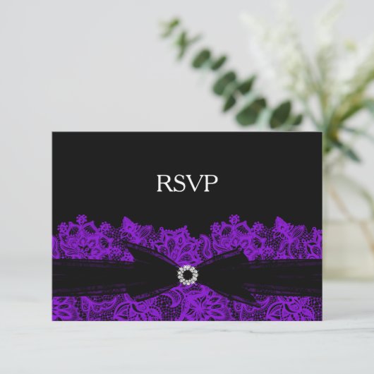 Chic Paarse Floral Lace RSVP Kaartje (Staand voorkant)