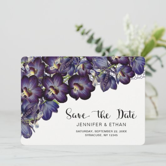 Chic Paarse Floral Wedding Save the Date (Staand voorkant)