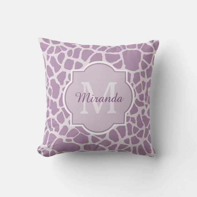 Chic Paarse Giraffe afdrukken met monogram en naam Kussen (Voorkant)