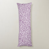 Chic Paarse Giraffe afdrukken met monogram en naam Lichaamskussen (Achterkant (Verticaal))