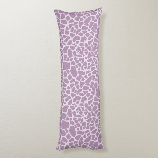 Chic Paarse Giraffe afdrukken met monogram en naam Lichaamskussen (Achterkant (Verticaal))
