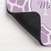Chic Paarse Giraffe afdrukken met monogram en naam Muismat (Hoek)