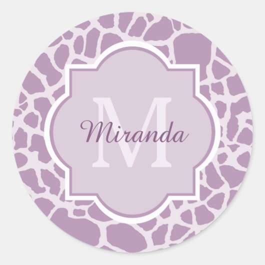 Chic Paarse Giraffe afdrukken met monogram en naam Ronde Sticker (Voorkant)