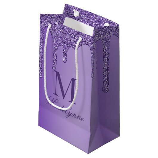 Chic Paarse Glitter Drift Monogram Klein Cadeauzakje (Voorkant Gekanteld)