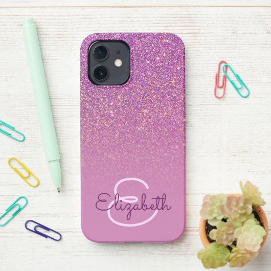 Chic Paarse Glitter Ombre met Naam & Monogram iPhone Hoesje (Op bureau)