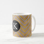 Chic Paarse gouden Chevron Monogram Koffiemok (Voorkant rechts)
