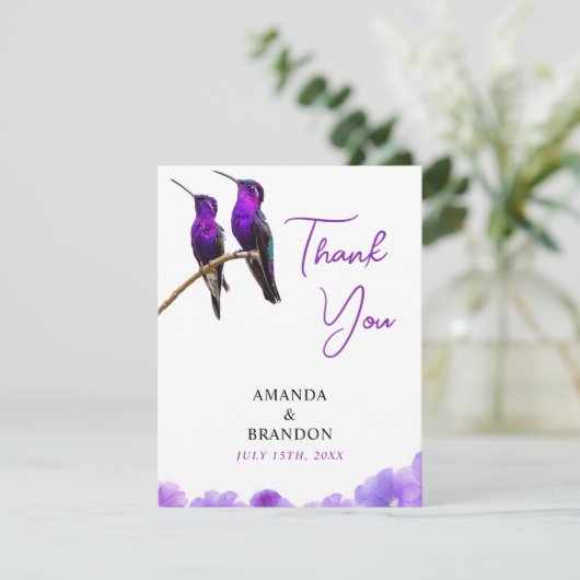 Chic Paarse kolibries en bloemblaadjes bruiloft Bedankkaart (Staand voorkant)