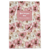 Chic pale pink and gold custom name sweet sixteen  medium cadeauzakje (Voorkant)