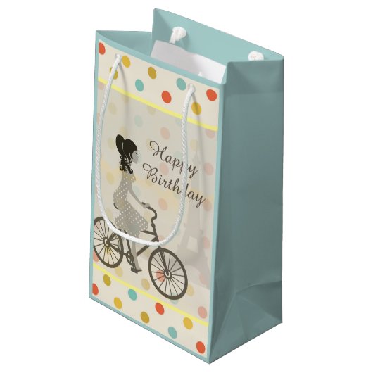 Chic Paris Girl Riding Bike Cute Birthday Klein Cadeauzakje (Achterkant Gekanteld)