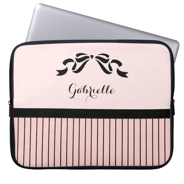 Chic Parisian Pink Pinstripes Black Bow and Name Laptop Sleeve (Voorkant)