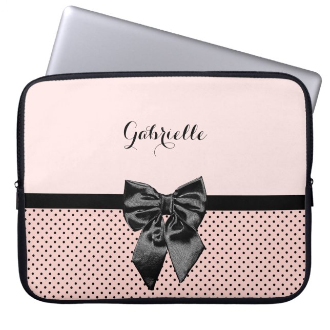 Chic Parisian Pink Polka Dots Black Bow and Name Laptop Sleeve (Voorkant)