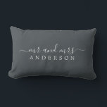 Chic Pas getrouwd de heer Mrs Black White Monogram Kussen<br><div class="desc">Een moderne monogramme zwart-witte kussen met de tekst Mr en Mrs. in wit elegant schrift. Voeg gewoon je getrouwde naam toe. Voor dit stijlvolle ontwerp wordt het zwart zwart zwart-wit met een zwart kleur gebruikt. Perfect luxe cadeau voor het pas gehuwde koppel. Exclusief voor u ontworpen door Happy Dolphin Studio....</div>