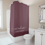 Chic Pas getrouwd de heer Mrs Burgundy Monogram Douchegordijn<br><div class="desc">Chic burgundy monogram douchegordijn met de tekst Mr en Mrs. in witte elegante scheuren. U kunt dit stijlvolle ontwerp aanpassen met uw gehuwde naam. Perfect luxe cadeau voor het pas gehuwde koppel. Exclusief voor u ontworpen door Happy Dolphin Studio.</div>