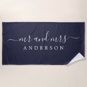 Chic Pas getrouwd de heer Mrs Dark Blue Monogramme Strandlaken (Voorkant)
