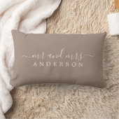 Chic Pas getrouwd de heer Mrs. Taupe Monogram Kussen (Deken)