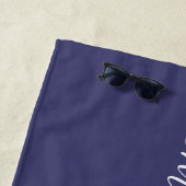 Chic Pas getrouwd Monogram Namen Navy Blue Strandlaken (In situ)
