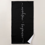 Chic Pas getrouwd Monogram Namen Zwart Wit Strandlaken<br><div class="desc">Chique zwart-wit gemonografeerde strandlaken met de namen van de pasgetrouwden in handgeschreven witte elegante scriptkalligrafie op een zwarte achtergrond. Voeg gewoon je namen toe. Perfect cadeau voor het pasgetrouwde stel of verloofde paar. Exclusief voor u ontworpen door Happy Dolphin Studio. Als u hulp of bijpassende producten nodig heeft, neem dan...</div>
