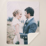 Chic Pas getrouwd Mr Mrs Wedding Photo Sherpa Blan Sherpa Deken<br><div class="desc">Chic, modern monogrammed trouwfoto sherpa deken met de tekst Mr en Mrs. in witte elegante manuscriptkalligrafie en uw trouwdatum in moderne typografie. Voeg gewoon je trouwnaam, trouwdatum en trouwfoto toe. Perfect luxe cadeau voor het pas gehuwde paar. Exclusief voor u ontworpen door Happy Dolphin Studio. Neem contact met ons op...</div>