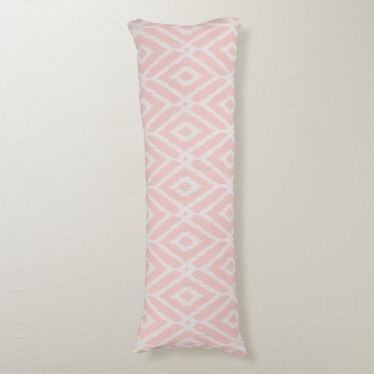 Chic pastel blush roze ikat tribal diamantpatroon lichaamskussen (Voorkant Verticaal)