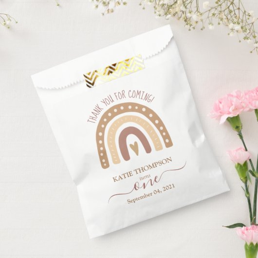 Chic Pastel Brown Rainbow Boho First Birthday Bedankzakje (Gezegeld)