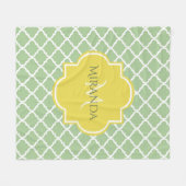 Chic Pastel Green Quatrefoil Yellow Name Monogram Fleece Deken (Voorkant (Horizontaal))