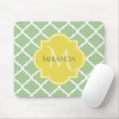 Chic Pastel Green Quatrefoil Yellow Name Monogram Muismat (Met muis)