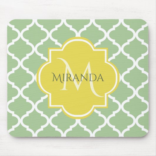 Chic Pastel Green Quatrefoil Yellow Name Monogram Muismat (Voorkant)