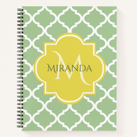 Chic Pastel Green Quatrefoil Yellow Name Monogram Notitieboek (Voorkant)