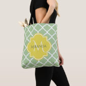 Chic Pastel Green Quatrefoil Yellow Name Monogram Tote Bag (Dichtbij)